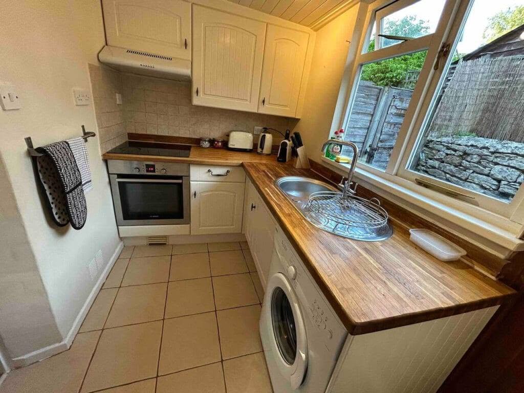 crown cottage (462)